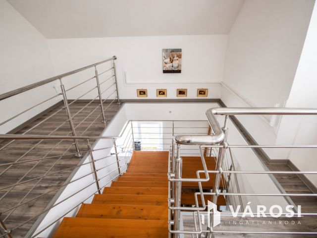 Árcsökkenés: Modern családi otthon és vállalkozás