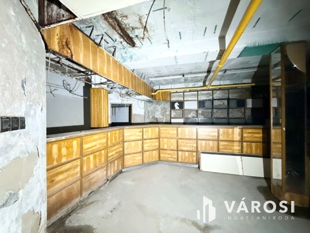 500 m² üzlethelyiség a Blaha Lujza tér közelében eladó