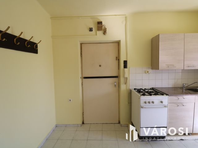 Csorna központjában téglalakás