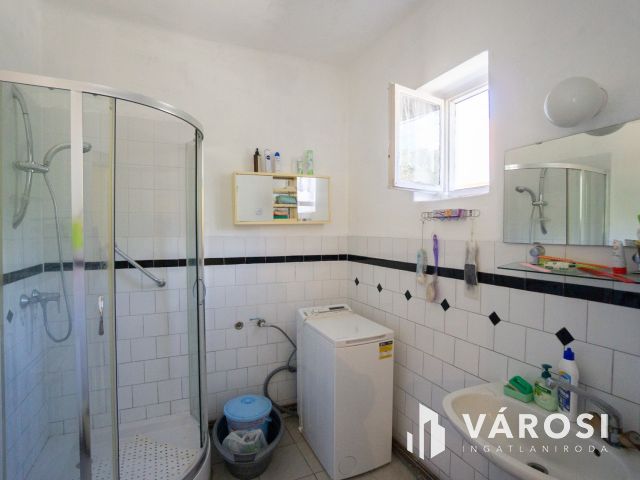 Saroktelken, takaros családiház eladó